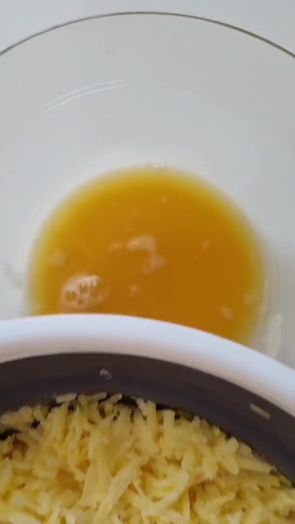 מתכון ללביבות תפוח אדמה ומוצרלה הכי טעימות שיש  - כל רגע